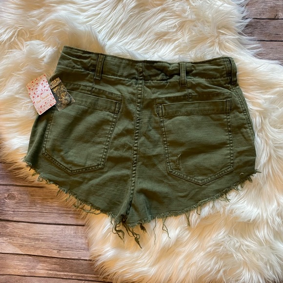 Free People Raw & Patched Shorts Moss - Picture 3 of 4